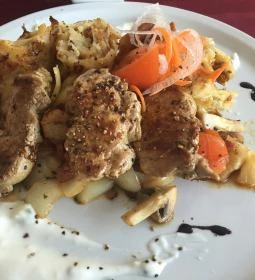 Tungi Étterem (Retro Hotel)