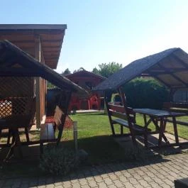 Kék Laguna Wellness Apartmanok Egerszalók - Medence/kert