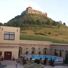 Hotel Kapitány Superior Wellness Sümeg - Medence/kert