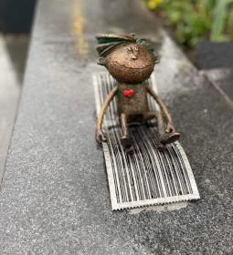 Kolodko: Skála Kópé miniszobor