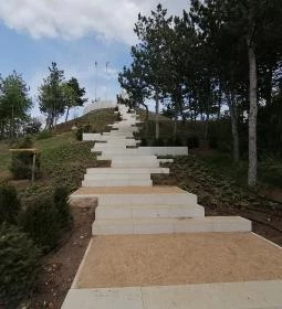 Aranybulla-emlékmű