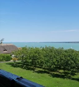 Víztükör Apartman