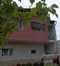 Lantos Apartmanház 