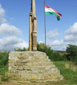 Trianon-emlékmű és Árpád-domb