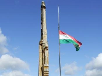 Trianon-emlékmű és Árpád-domb Noszvaj