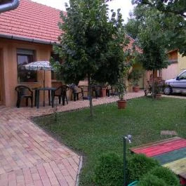 Estike Apartman, Gyula - Medence/kert
