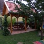 Estike Apartman Gyula - Medence/kert
