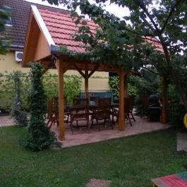 Estike Apartman, Gyula - Medence/kert