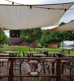 Vakvarjú Beach Bistro