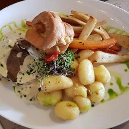 Vakvarjú Csónakház, Budapest - Étel/ital