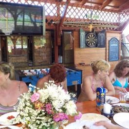 Holiday Vendégház & Szabadidőkert, Járdánháza - Vendéglátás