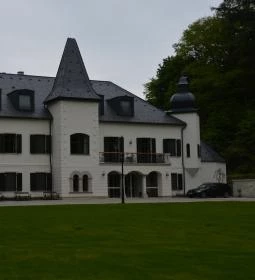 Újhuta Kastélyszálló