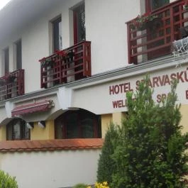 Hotel Szarvaskút Zirc - Külső kép
