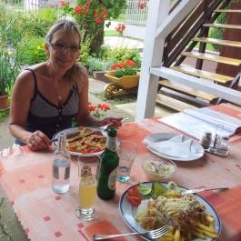 Tamás Bátya Kunyhója Vendéglő Levelek - Egyéb