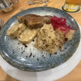 Hasik Hotel, Döbrönte - Vendéglátás