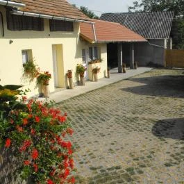 Bükkalja Apartmanház Szilvásvárad - Medence/kert