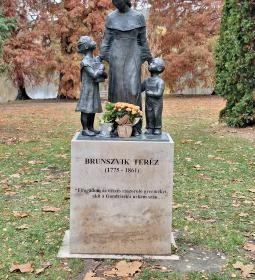 3. legjobb látnivaló: Brunszvik Teréz szobra