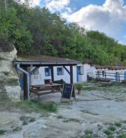 Sáfrány Kert és Egerszalóki Barlanglakások