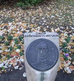 Gróf Batthyány Lajos-mellszobor és Első Független Magyar Kormány tagjai