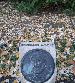 Gróf Batthyány Lajos-mellszobor és Első Független Magyar Kormány tagjai