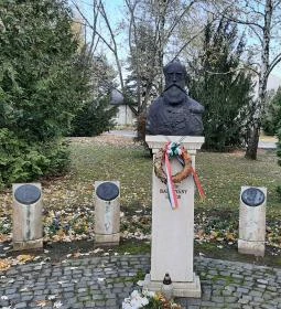 Gróf Batthyány Lajos-mellszobor és Első Független Magyar Kormány tagjai