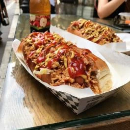 Hot Dog Cold Beer, Budapest - Étel/ital