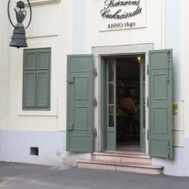 Százéves Cukrászda, Gyula - Külső kép