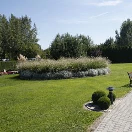 Wellness Hotel Katalin, Gyenesdiás - Medence/kert