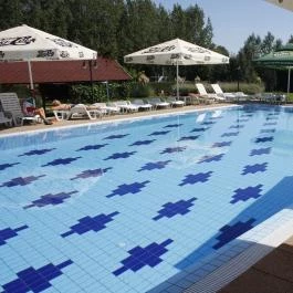 Wellness Hotel Katalin, Gyenesdiás - Medence/kert