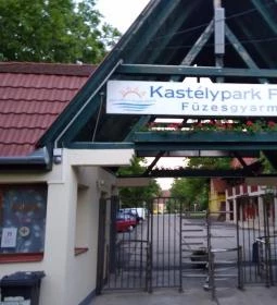 Füzesgyarmati Kastélypark Fürdő