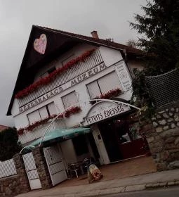 Petrits Mézeskalács Múzeum & Cukrászda