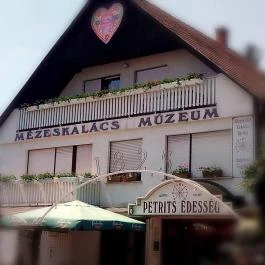 Petrits Mézeskalács Múzeum & Cukrászda Szekszárd - Külső kép