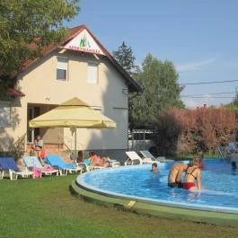 Wellness Hotel Szindbád Balatonszemes - Medence/kert