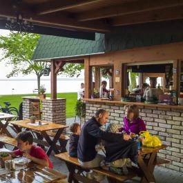 Andi Grillkert, Csopak - Külső kép