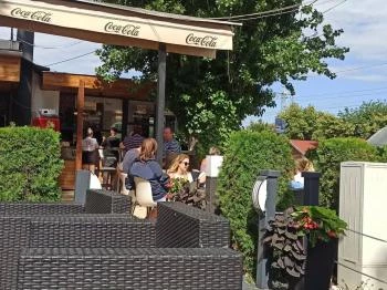 Móló Cafe & Friss Pékség Alsóörs
