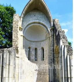 Vértesszentkereszti bencés apátsági templomrom
