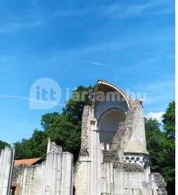 Vértesszentkereszti bencés apátsági templomrom