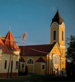 Császártöltési Római katolikus templom