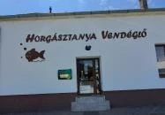 Horgásztanya Vendéglő Rum