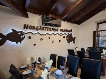 Horgásztanya Vendéglő Rum