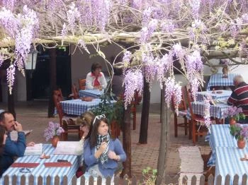 Lilaakác Kisvendéglő Abádszalók