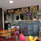 Avia benzinkút és burgerező Öcsöd - Belső