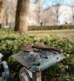 Kolodko: A balta miniszobor