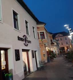 Édenkapu Kávézó & Fagyizó