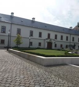 Érseki Gyűjteményi Központ