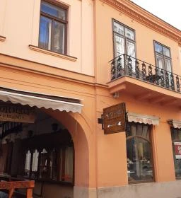 Korhely Étterem-Pub