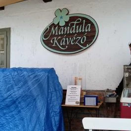 Mandula Kávézó Solymár - Külső kép