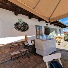 Mandula Kávézó Solymár - Külső kép