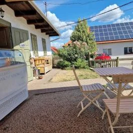 Mandula Kávézó Solymár - Külső kép