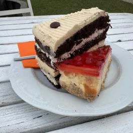 Mandula Kávézó Solymár - Étel/ital